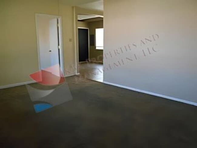 Building Photo - 720 Graf Dr