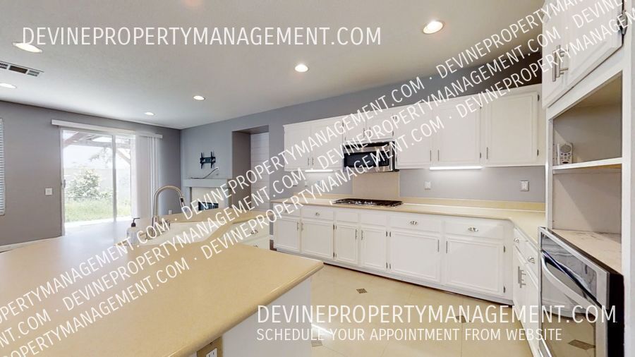 Primary Photo - 27127 Greenstone St