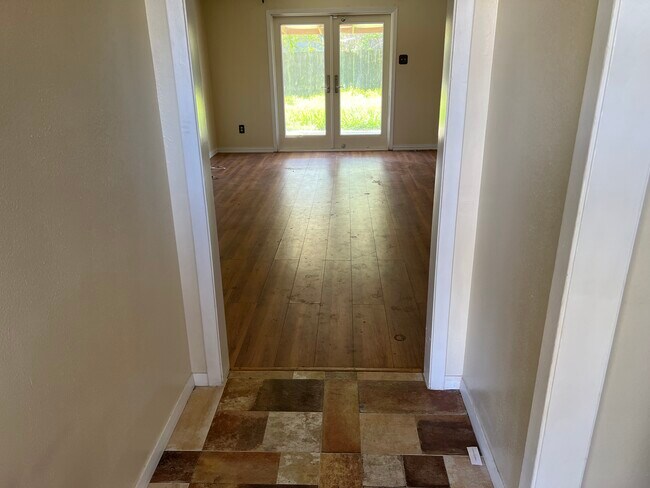 Foto del edificio - 705 Harold Ln