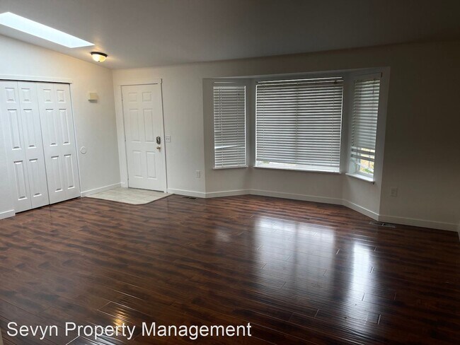 Foto del edificio - 3 br, 2 bath House - 622 Northern Way
