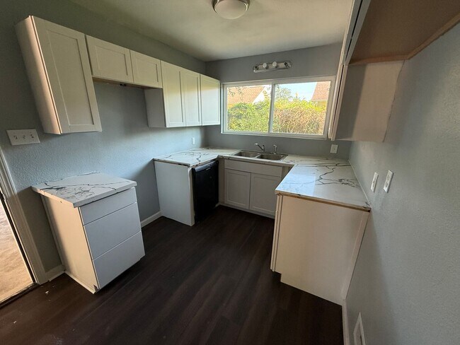 Foto del edificio - 3726 Edgemont Dr