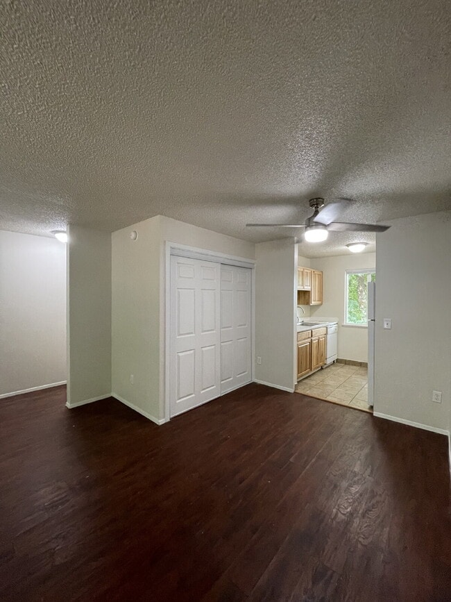 Photo - Spacious 2-bedroom, 1-bathroom Apartment