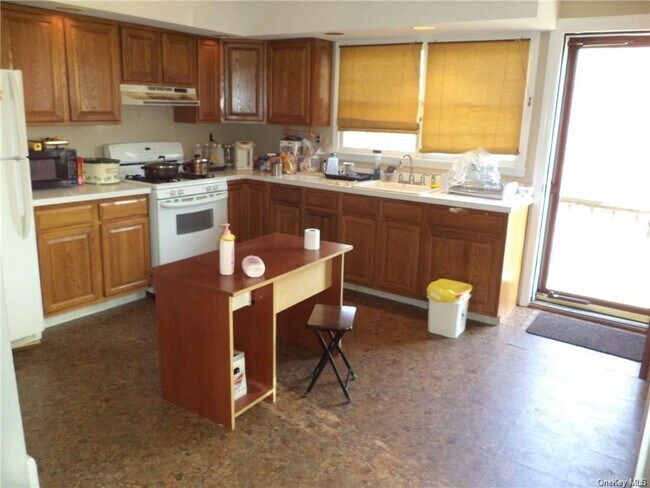 Building Photo - 12 Strawtown Rd