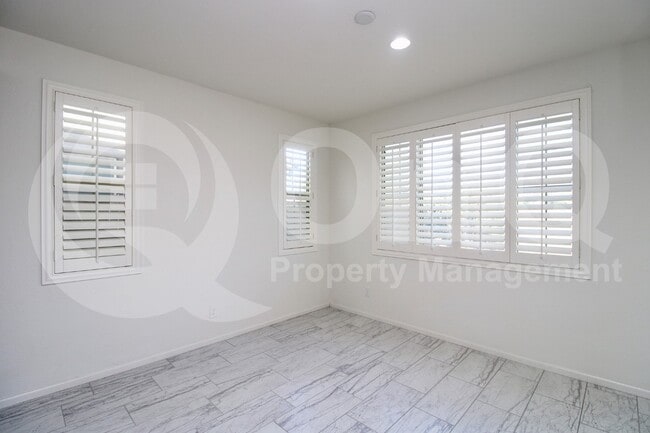 Building Photo - 230 E Wisteria Dr