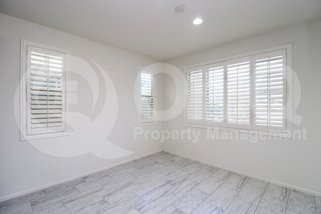 Foto del edificio - 230 E Wisteria Dr