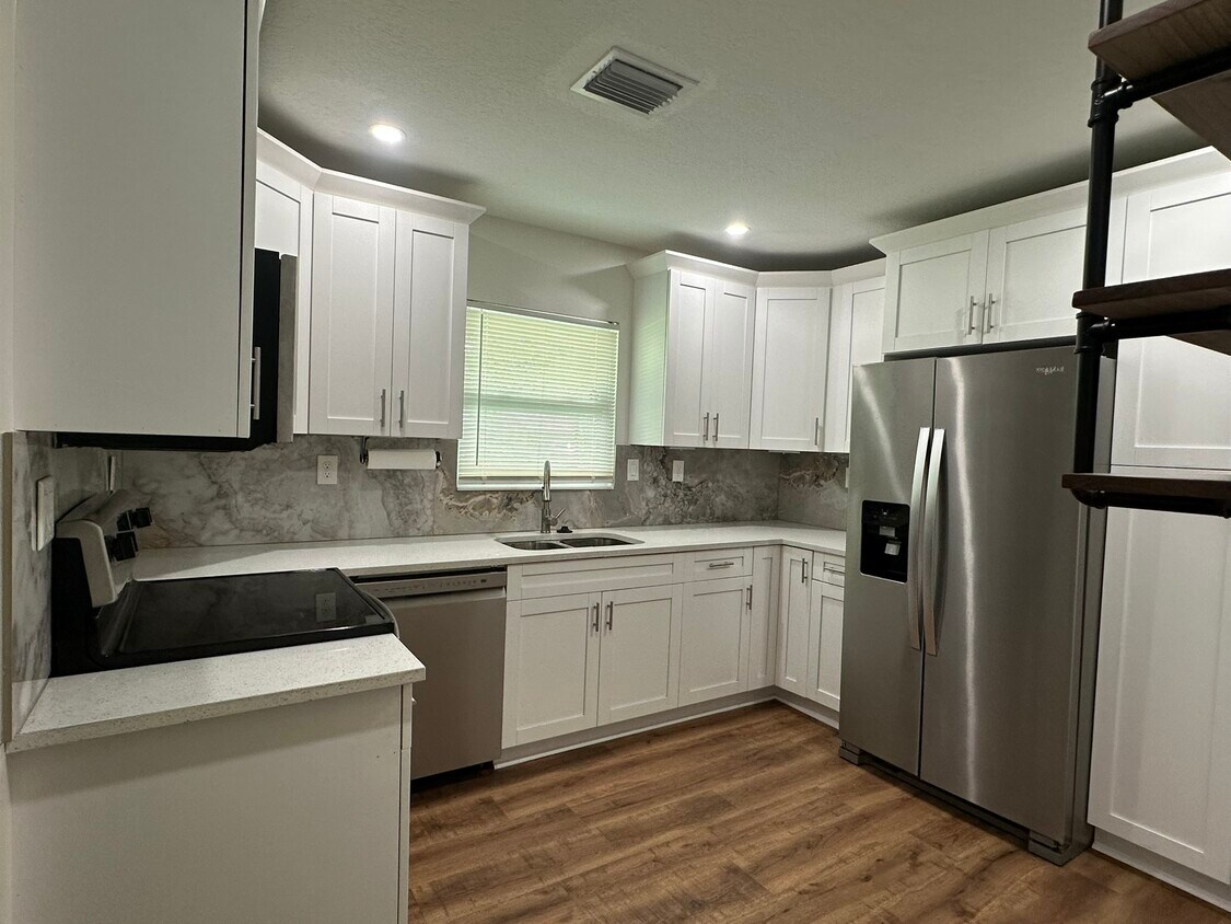Foto principal - 5932 Mckee Lake Dr N