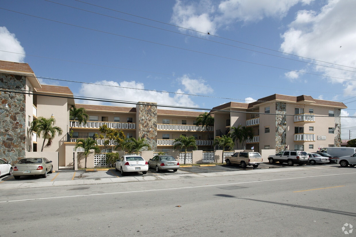 Primary Photo - Sunside Apartments
