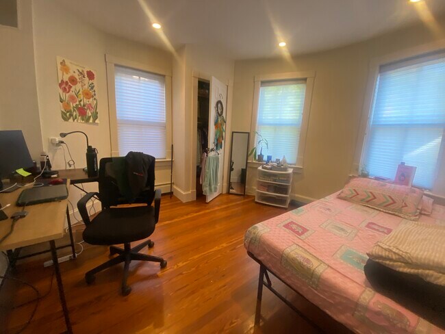 Building Photo - 151 Highland St