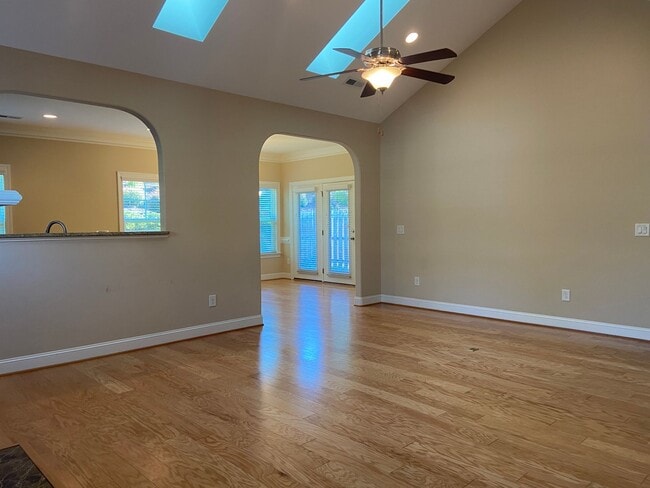 Building Photo - 3 Bedroom, 2 Bathroom One Level Townhome i...
