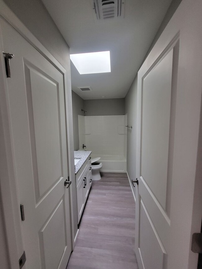 Building Photo - New Townhouse NE Heights 2/bedroom 1.5/bat...