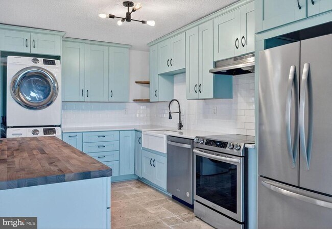 Building Photo - 307 Yoakum Pkwy