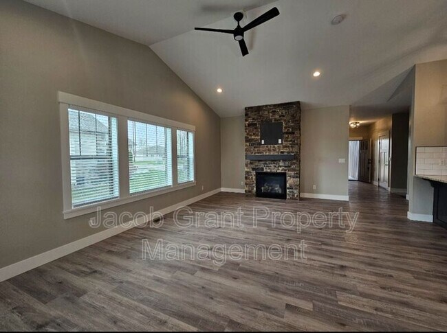 Building Photo - 438 Tapitio Dr