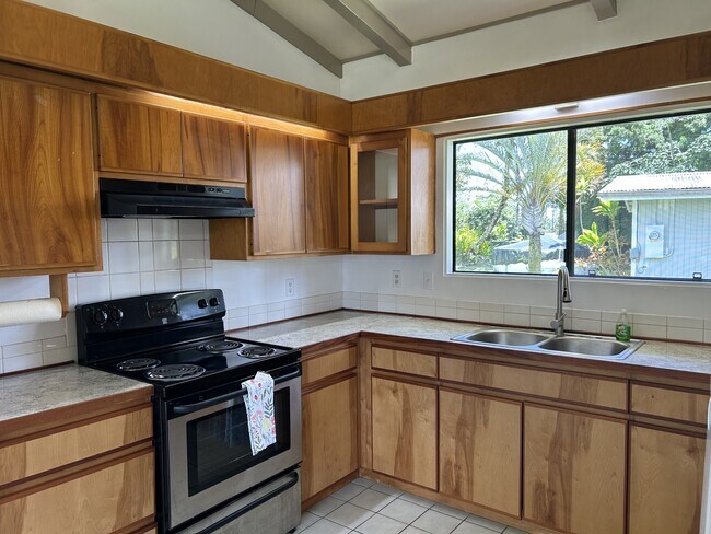 Building Photo - 16-2067-2067 Uilani Dr