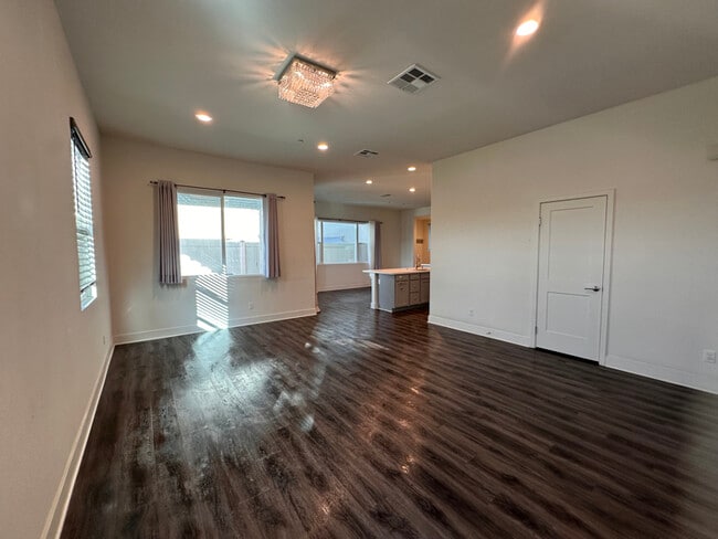 Foto del edificio - 15852 Ellington Wy