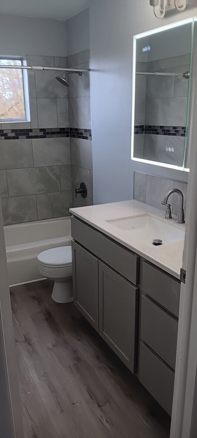 Foto del edificio - 246 Cluster Ave