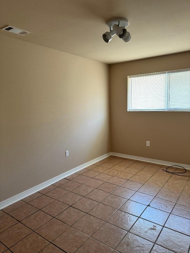 Building Photo - 4627 Evangeline Dr