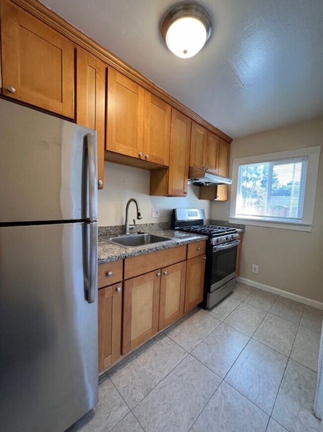 Building Photo - 4 units- 265 S 11th street