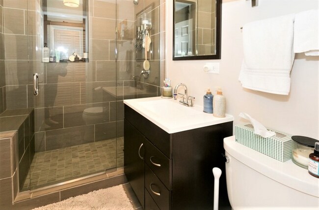 Building Photo - 2 bedroom in Chicago IL 60647