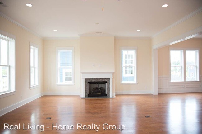 Foto del edificio - 4 br, 3.5 bath House - 893 Peterson Street