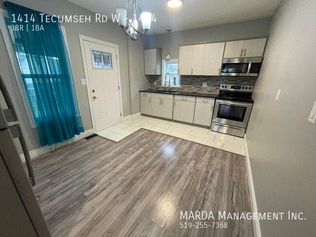 Photo du bâtiment - MODERN 3 BED/ 1 BATH WEST WINDSOR + HYDRO & GAS!