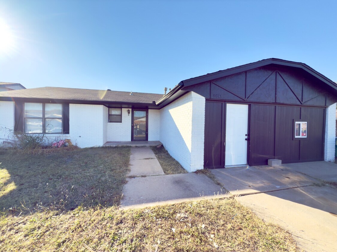 Foto principal - 8613 S Independence Ave