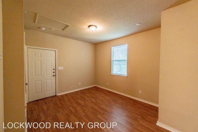 Building Photo - 8111 Meadow Leaf Dr