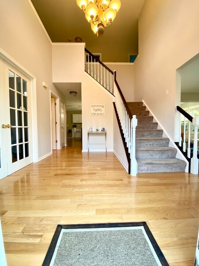 Building Photo - 110 S Oakleaf Rd