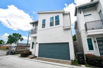 Building Photo - 508 W Donovan St