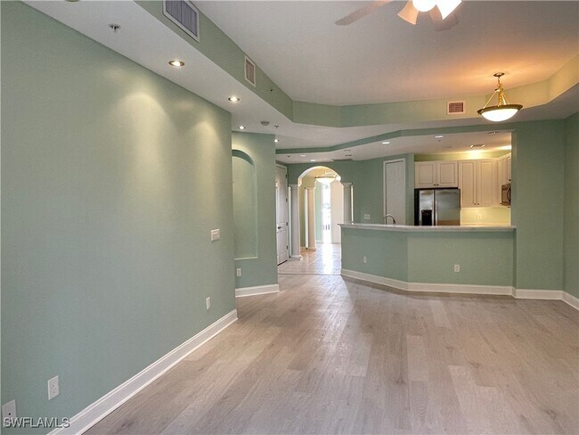 Building Photo - 15256 Riverbend Blvd
