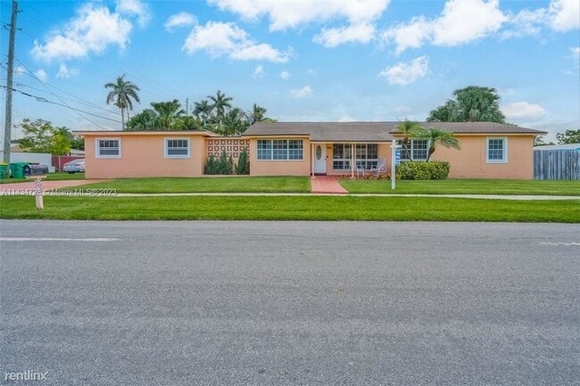 Building Photo - 4 br, 2 bath House - 14375 SW 10th St # 2301