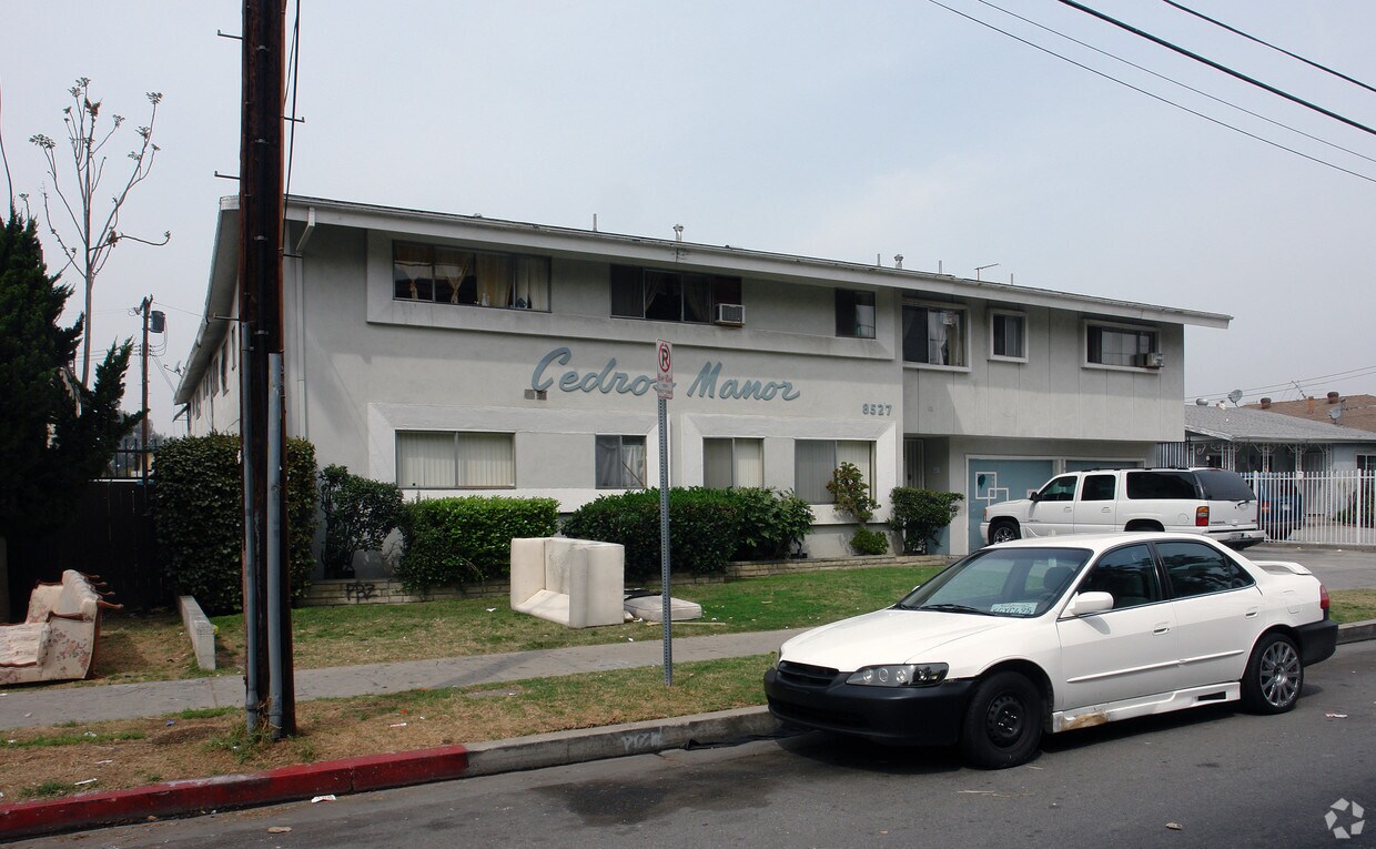 Building Photo - Cedros Manor