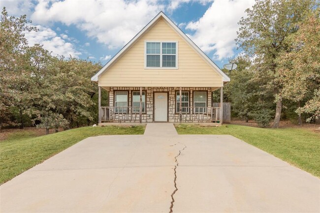 Building Photo - 11006 Shady Oaks Dr