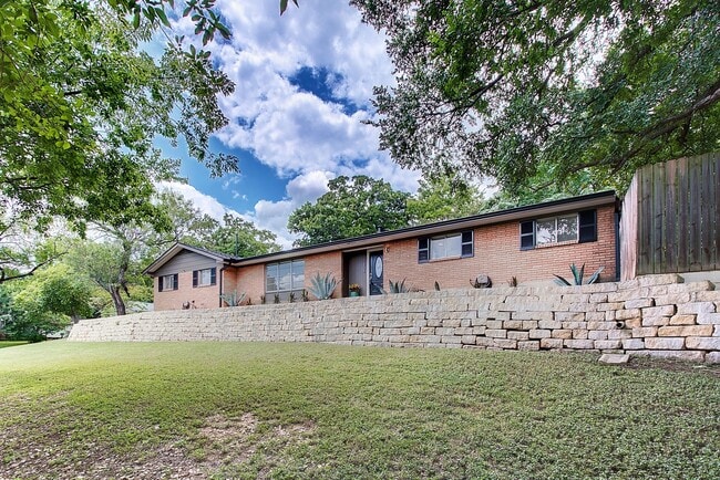 Building Photo - 4BR Mid-Century Near SoCo & Lady Bird Lake