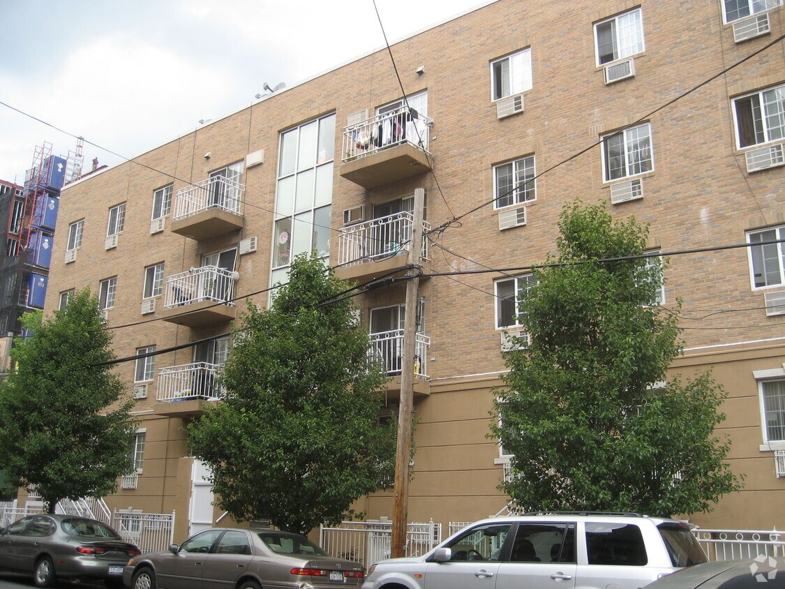 Foto del edificio - 14104 Cherry Ave