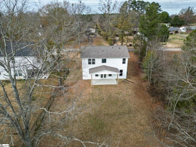 Foto del edificio - 19 Lyman Lake Rd