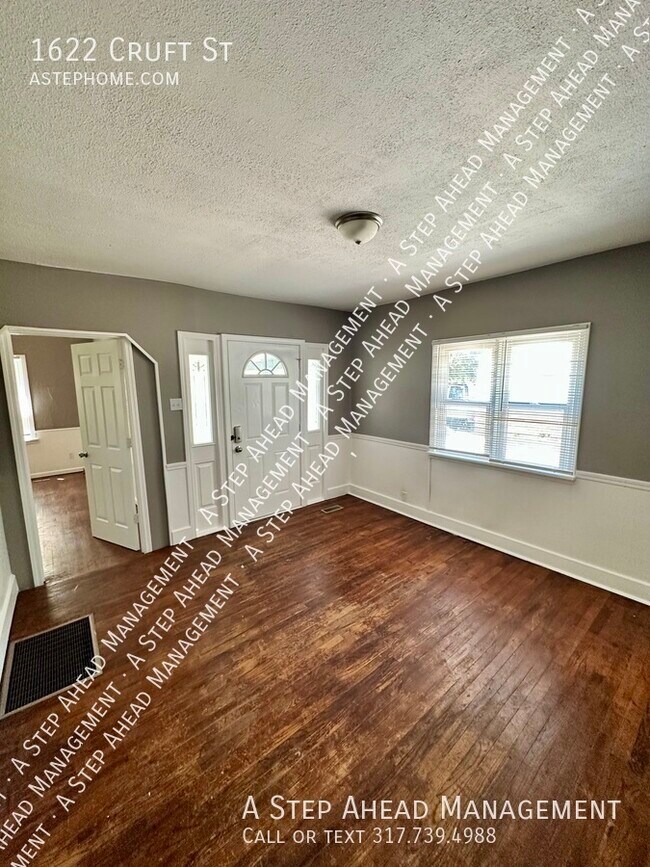 Building Photo - 1622 Cruft - 3 bed/1 bath - Newly Renovated