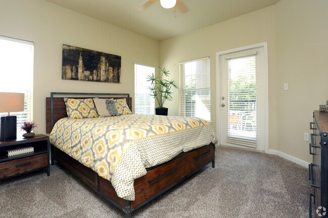 Dormitorio con alfombra - eaves Twin Creeks