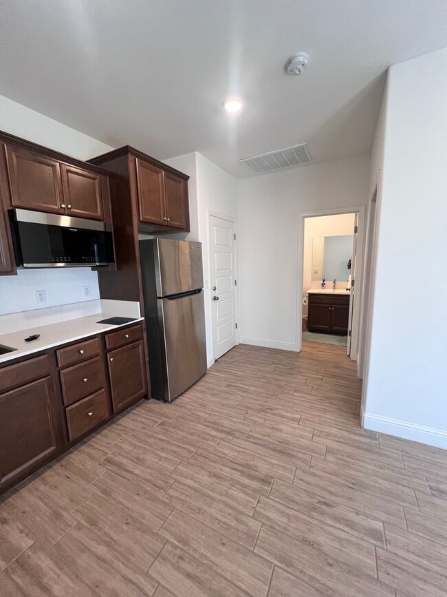 Building Photo - 1 Bedroom Studio