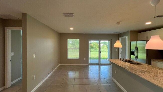 Foto del edificio - Incredible 4 Bedroom, 2 Bathroom Home in P...