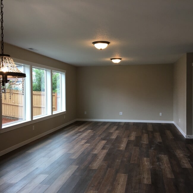 Building Photo - 3029 Tierra Dr NE