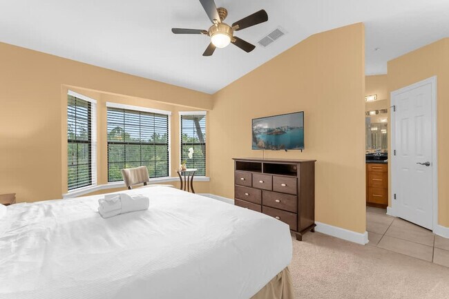Building Photo - 14590 Damai Ln