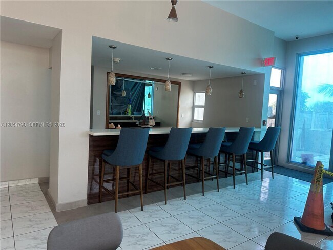Foto del edificio - 9225 Collins Ave