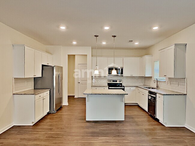 Building Photo - 505 Camp dr