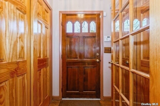 Foto del edificio - 81-34-81251 251st St