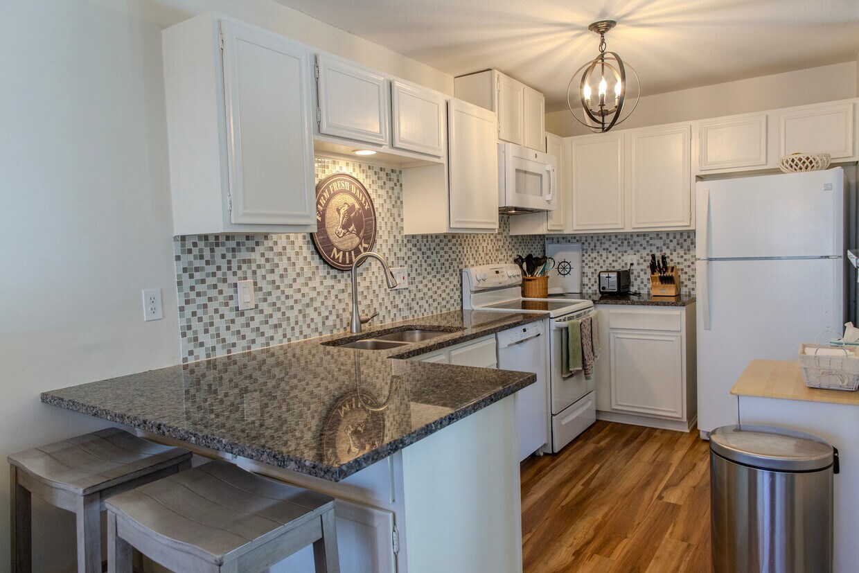 Primary Photo - 7589 Zinnia Way