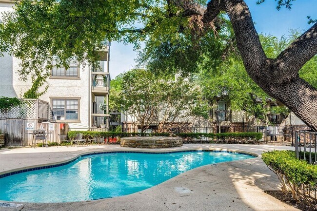 Foto del edificio - 8750 Park Ln