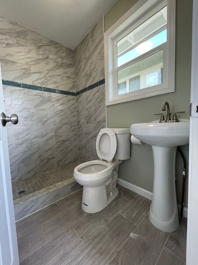 Foto del edificio - 3 bedrooms, 4 baths and detached bedroom/den in a Multiplex Single Family Home in Lower Nuuanu