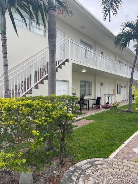 Building Photo - 1950 Biarritz Dr