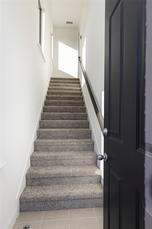 Building Photo - 1720 Silver Marten Trail