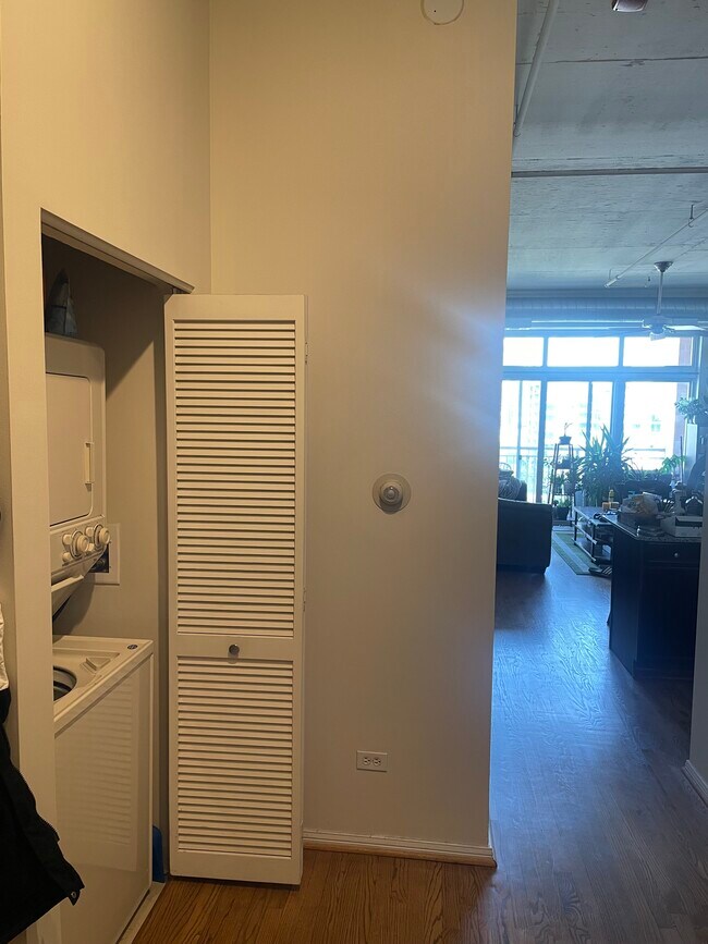 Foto del edificio - 950 W Monroe St